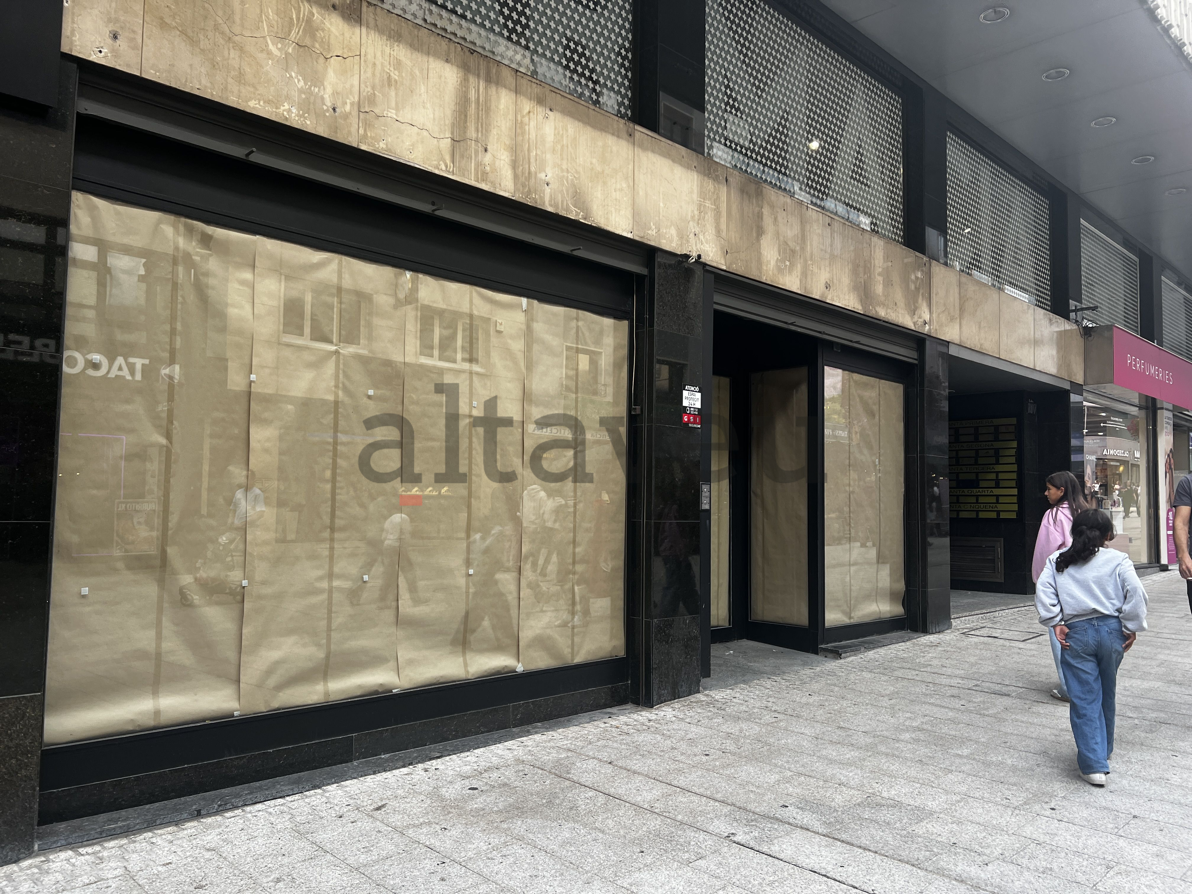 La propietat de l'edifici i els franquiciats treballen en un nou acord per reobrir el McDonald's